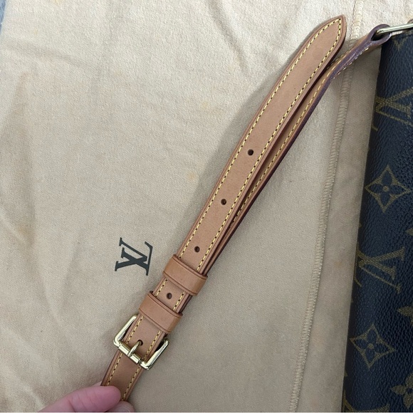 Louis Vuitton Musette Tango - Picture 16 of 16